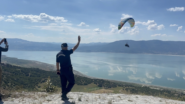 Jandarmanın 187'nci yılı Burdur semalarında kutlandı
Türk bayrağı ve özel pankartlarla gökyüzünde anlamlı gösteri