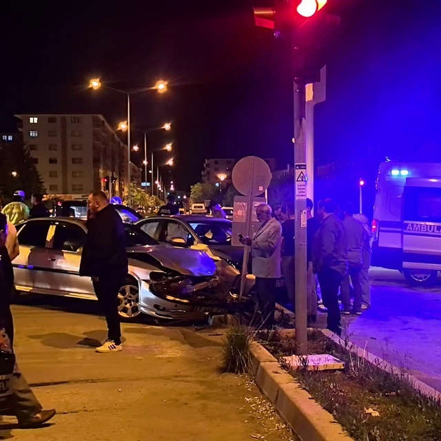 Erzurum'da trafik kazası: 2 kişi yaralandı