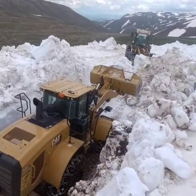 Erzurum'da Haziran ayında karla mücadele çalışması