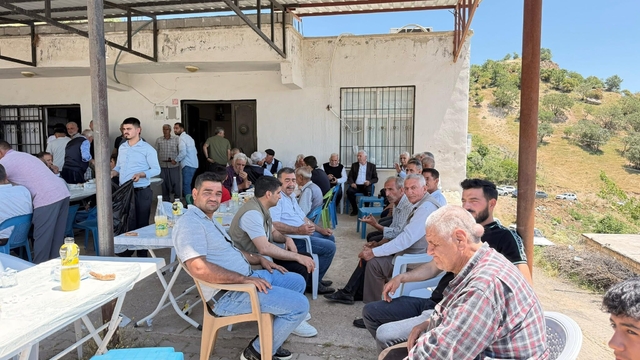 Başkan Karamehmetoğlu, vatandaşlarla bir araya geldi