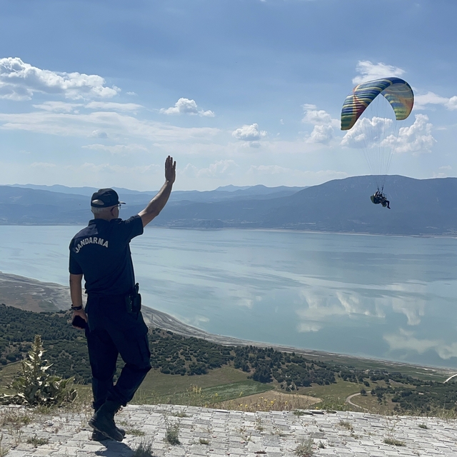 Jandarmanın 187'nci yılı Burdur semalarında kutlandı
Türk bayrağı ve özel p...