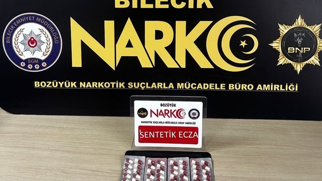 Bilecik'te bir araç ve 2 şahıs üzerinde yapılan aramada uyuşturucu madde ele geçirildi