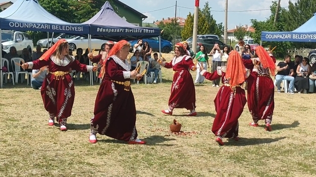Taşlık'ta bir ilk: Kadınlar imece usulü folklor ekibi kurdu