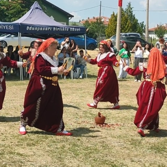 Taşlık'ta bir ilk: Kadınlar imece usulü folklor ekibi kurdu