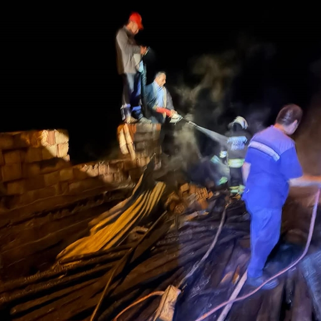 Beyşehir'deki yangında depo ve garaj kullanılamaz hale geldi