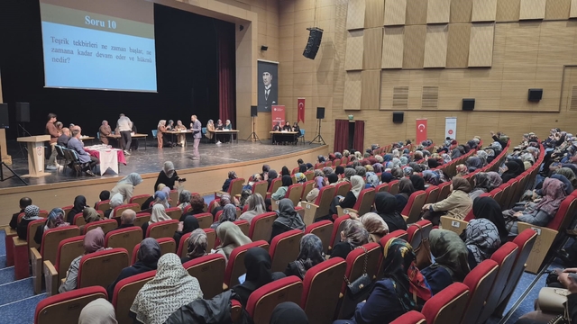 Kursiyerler dini bilgilerini yarıştırdı
Sivas İl Müftülüğü tarafından yetişkin Kur'an kursları arasında düzenlenen temel dini bilgiler yarışmasının finalinde kursiyerler kıyasıya yarıştı
