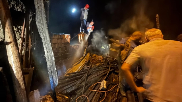 Konya'da depo olarak kullanılan alanda çıkan yangın korkuttu