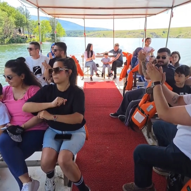 Kütahya Enne Barajı'nda tekne turları sezonu açıldı
Şehrin gürültüsünden uz...