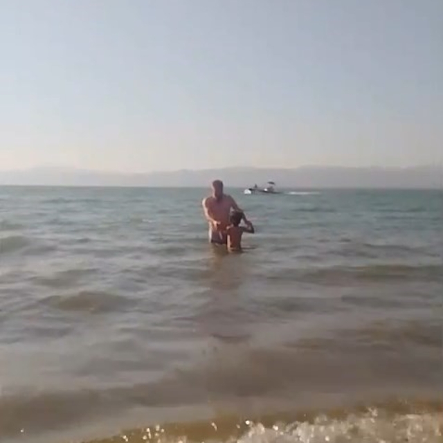 Oğlunu kurtarmak isterken hayatını kaybeden babadan acı kare
Ölmeden 5 daki...