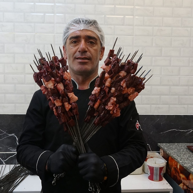 Kilis'te "Dumanı Gör Gel" sloganıyla tanınan ciğerci ustası lezzetin sırrın...