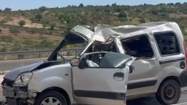 Hafif ticari araç, şarampole devrildi: 1 ölü, 1 yaralı