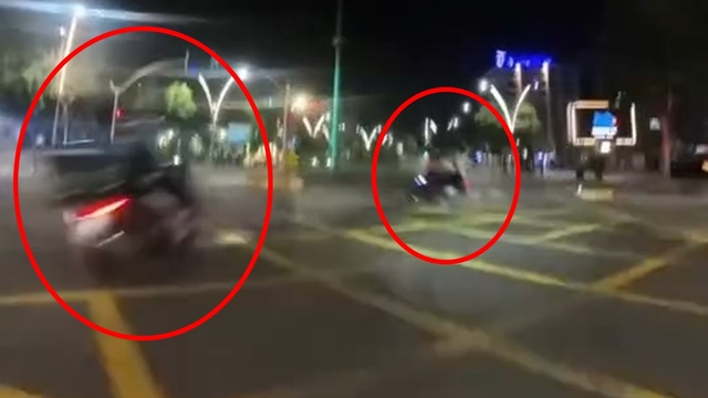 Batman'da iki motosikletin çarpıştığı kaza kamerada
