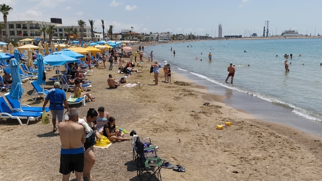 Mersin'de deniz sezonu başladı: Rus uçuşlarının iptali bölge turizmini etkiledi
