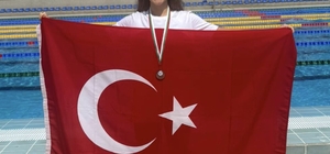Milli yüzücü Ecrin Çevik'ten uluslararası başarı