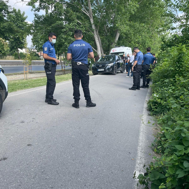 Camları kırık otomobilin arka koltuğunda ölü bulundu