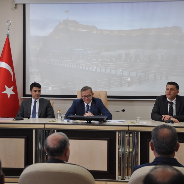 Vali Polat'tan kurumlara net mesaj: "Bahane değil, sonuç istiyorum!"
"Yapıl...