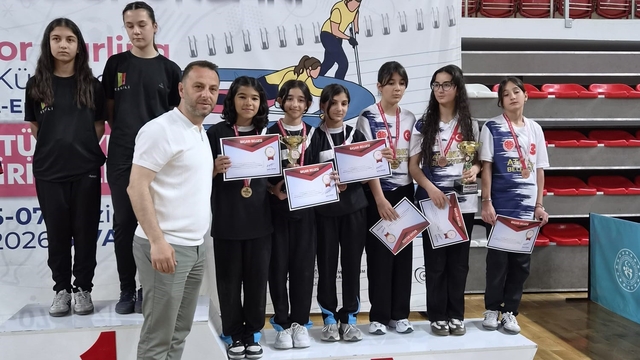 Afyonkarahisarlı sporculardan Floor Curling Türkiye Şampiyonası'nda önemli başarı