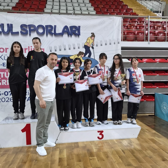 Afyonkarahisarlı sporculardan Floor Curling Türkiye Şampiyonası'nda önemli...