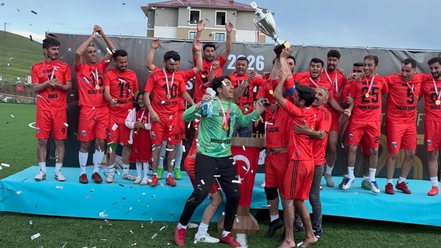 Tekman'da futbol şöleni: 2026 Mustafa Çiftçi sezonu şampiyonu Hürriyetspor oldu
