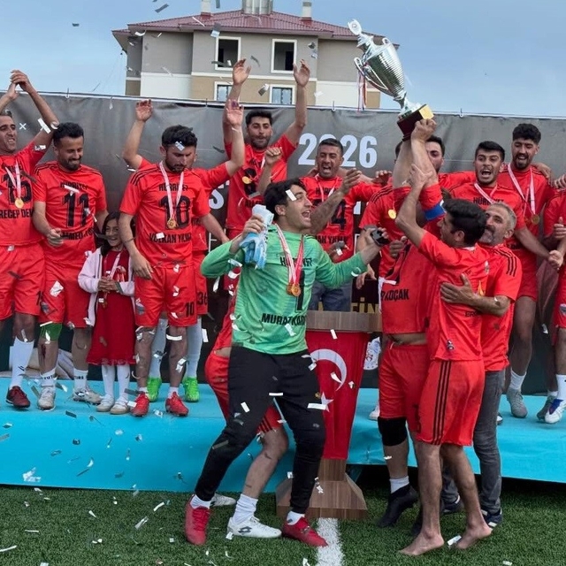 Tekman'da futbol şöleni: 2026 Mustafa Çiftçi sezonu şampiyonu Hürriyetspor...