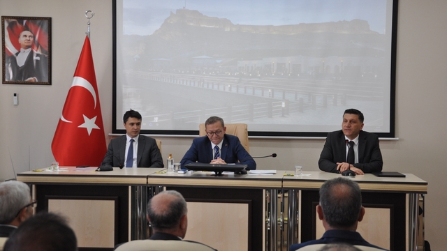 Vali Polat'tan kurumlara net mesaj: "Bahane değil, sonuç istiyorum!"
"Yapılacak değil, yapıldı. Projelendirildi değil, hayata geçirildi sözlerini duymak istiyorum"