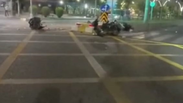 Batman'da 2 kişinin yaralandığı kaza anı güvenlik kameralarına yansıdı