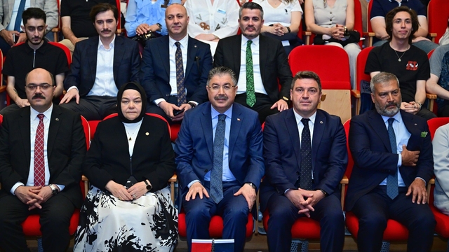 Vali Yılmaz: "Gençlerin sesi bilimle yükseliyor"