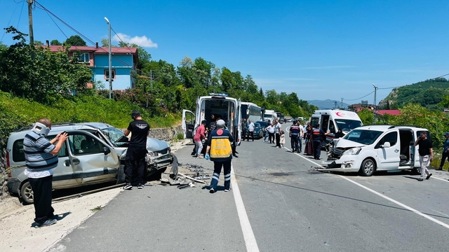 Ordu'da 3 aracın karıştığı trafik kazası: 7 yaralı