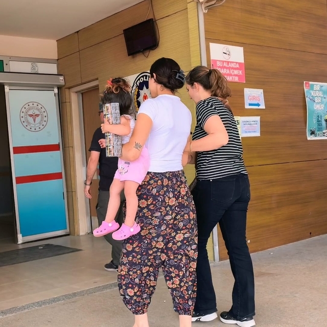 İki ayrı ilde 18 hırsızlık olayının şüphelisi kucağındaki bebeğiyle yakalan...