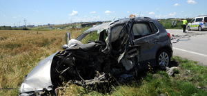 TIR'la çarpışan otomobilin sürücüsü ağır yaralandı