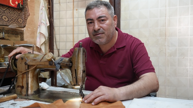 Tek başına üretiyor, birçok ülkeye ihraç ediyor
9 yaşında öğrendiği sayacılık mesleğiyle dünyaya açıldı
12 metrekarelik atölyesinden dünyaya açılıyor