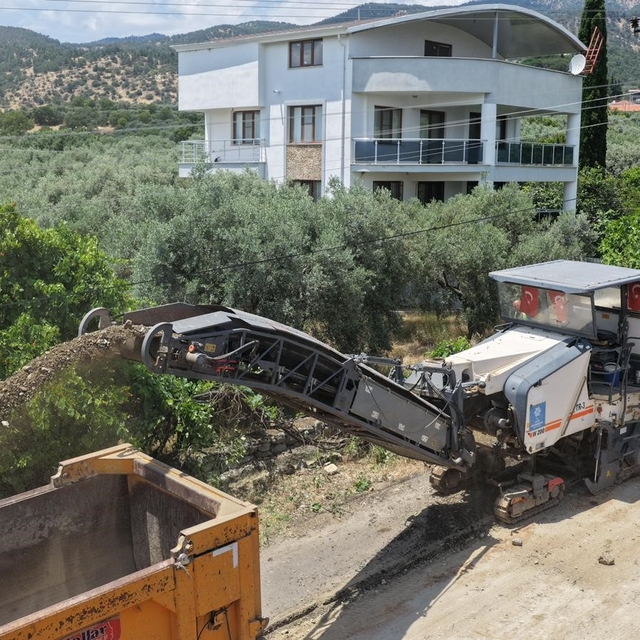Kuyucak'ta mahalleleri birbirine bağlayan yol yenileniyor