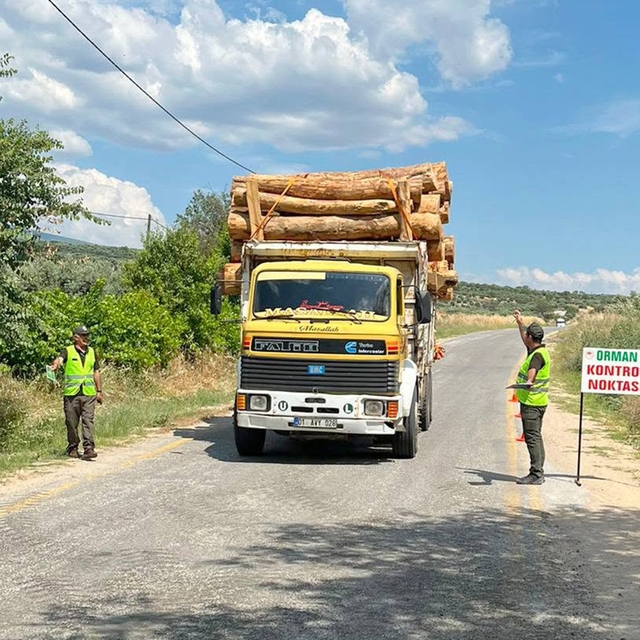 Muğla'da orman emvali taşıyan araçlara mobil kontrol denetimi