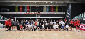 Manisa BBSK'da geleceğin sultanları parkeye çıktı