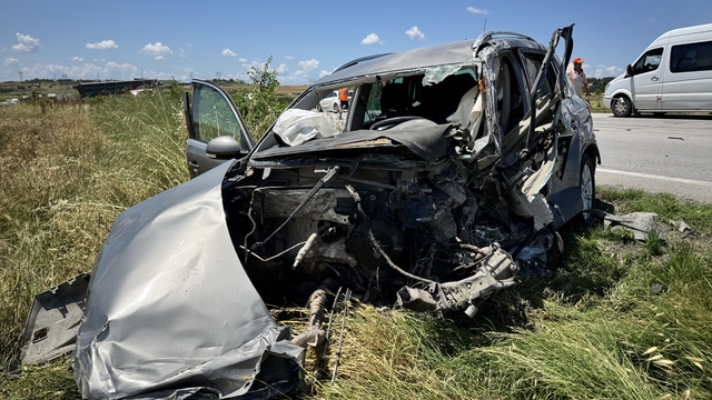 Kazada hurdaya dönen otomobilin sürücüsü hayatını kaybetti