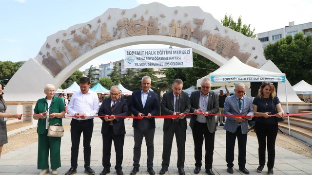 Edremit'te hayat boyu öğrenme coşkusu
Yıl sonu sergisi Faruk Serpil Parkı'nda açıldı