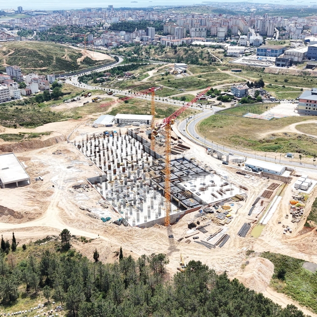 Çayırova Devlet Hastanesi'nde 200 yataklı, deprem izolatörlü inşaatta kaba...