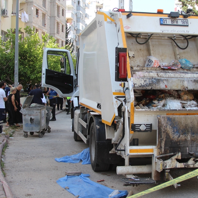 Çöp kamyonunun çarptığı yaşlı kadın hayatını kaybetti