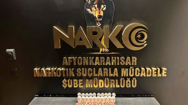 Afyonkarahisar'da uyuşturucu emdirilmiş peçete ve 508 adet sentetik ecza maddesi ele geçirildi