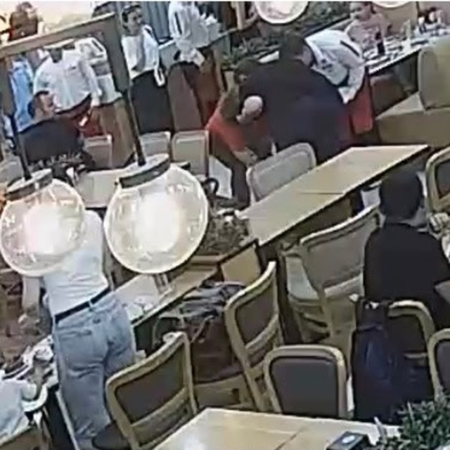 Restorandaki 'tereyağı şovu' 2 yaşındaki bebeği yaktı
İzmir'de korkunç ihma...