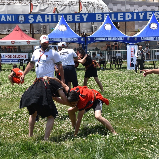 Şahinbey, Okul Sporları Aba Güreşi Türkiye Şampiyonası'na ev sahipliği yapt...