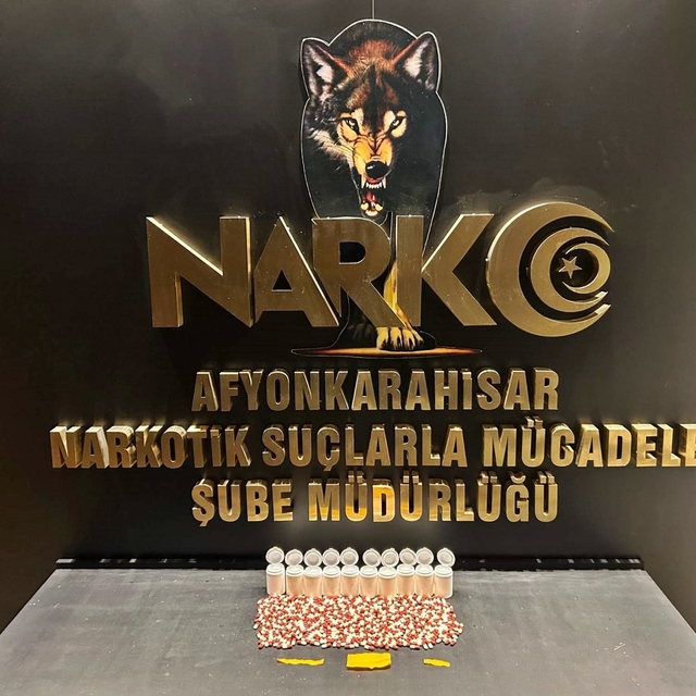 Afyonkarahisar'da uyuşturucu emdirilmiş peçete ve 508 adet sentetik ecza ma...