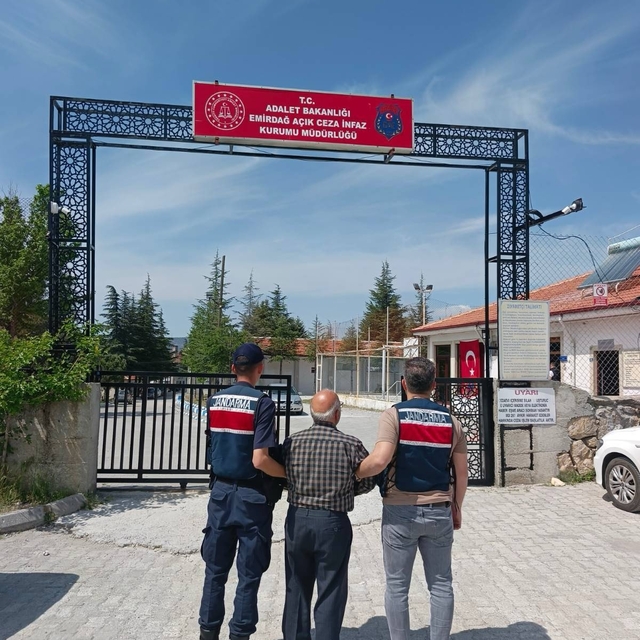 Afyonkarahisar'da firari FETÖ hükümlüsü yakalandı