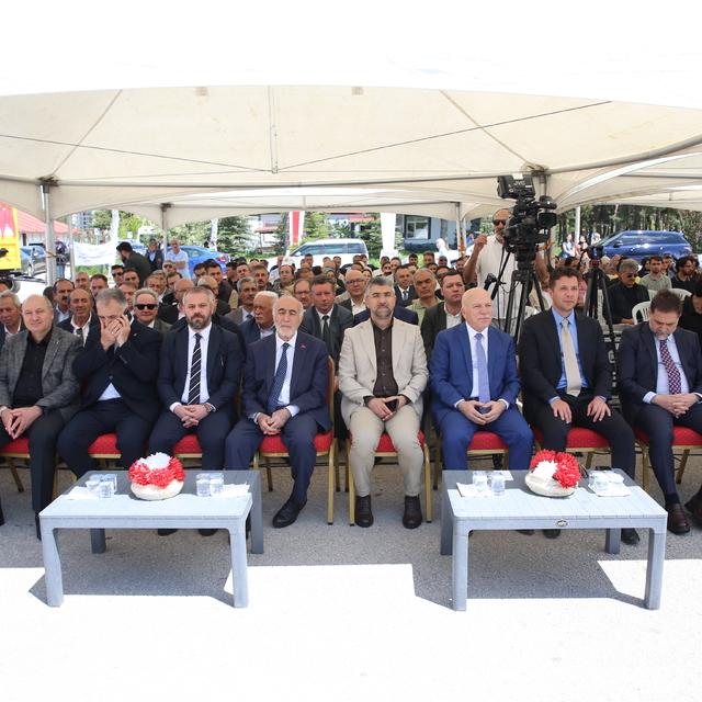 Erzurum Büyükşehir Belediyesi tarım makine parkını genişletti