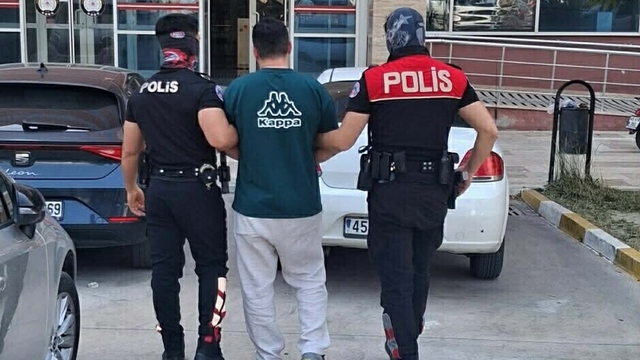 Manisa'da, 60 yıl hapisle aranan firari hükümlü yakalandı