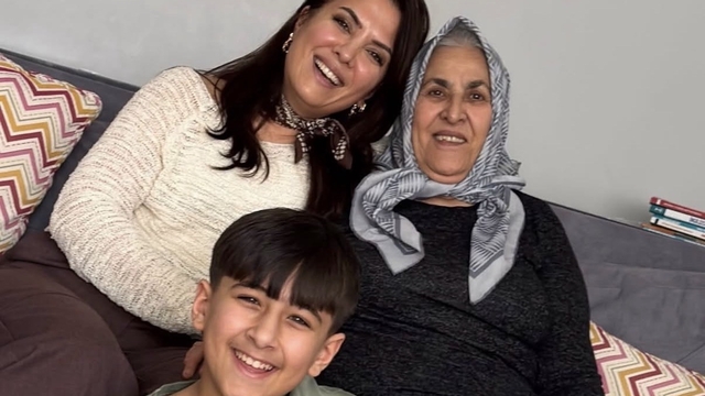 Ünlü yazar Dilek Cesur'un annesi gözyaşları içinde toprağa verildi