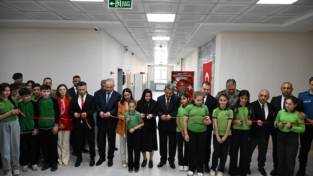 Vali Ekici: "Bu topraklar için can vermeye hazır bir milletiz"
Şehit PÖH Mustafa Karapınar'ın adı kütüphanede yaşayacak