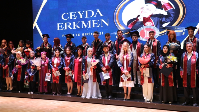 Geleceğin iletişimcileri mezuniyet heyecanı yaşadı