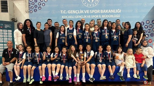 Çayırova'nın genç sporcularından atletizm ve basketbolda başarı yağmuru
