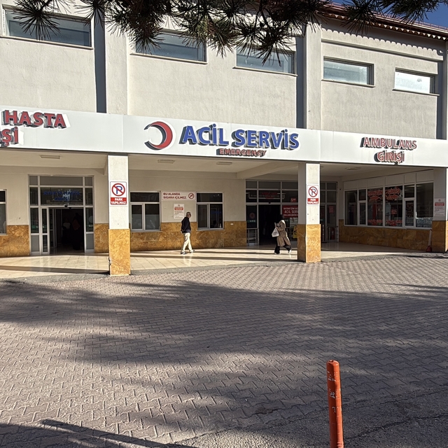 Sivas'ta inşaat işçisi, baltayla 3 kişiyi ağır yaraladı